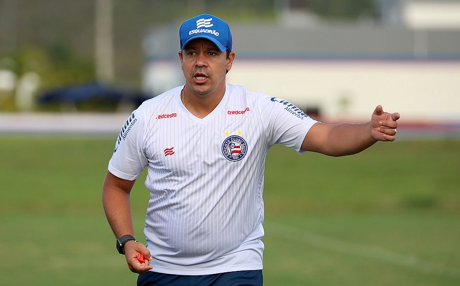Com o bafo do Z4 no cangote, Dado estreia no Bahia contra o Inter