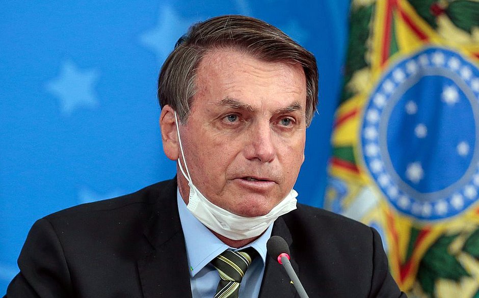Bolsonaro recua e diz ter pressa por vacina contra a covid-19