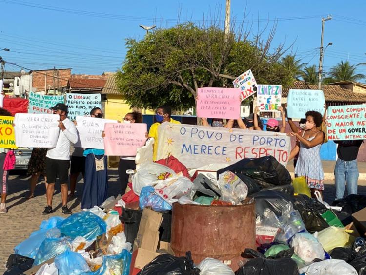 Moradores protestam em Porto do Sauípe: 