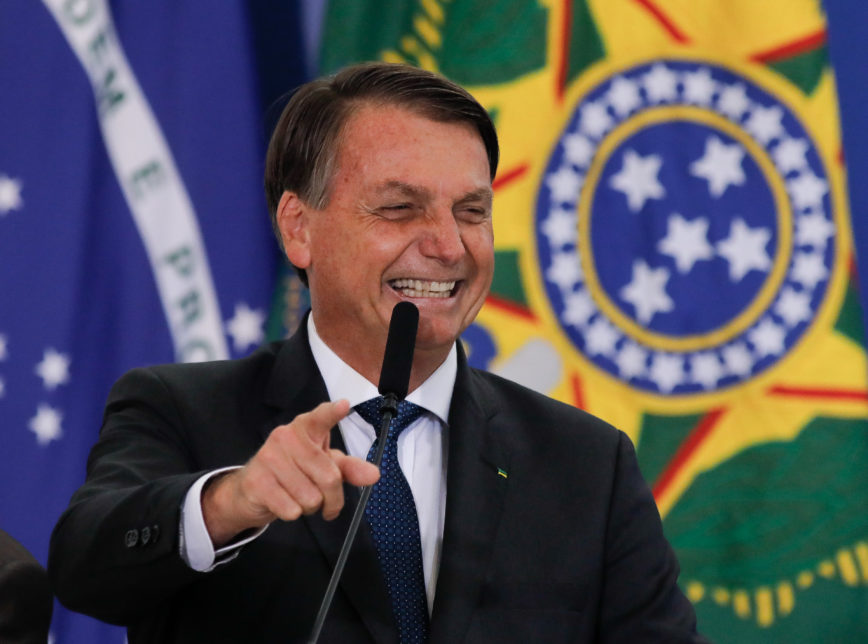 Bolsonaro anuncia aumento do salário mínimo para R$ 1.100 em 2021