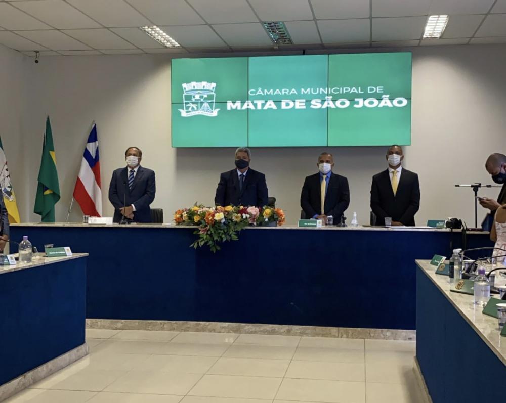 Prefeito, vice-prefeito e vereadores eleitos tomam posse em Mata de São João 