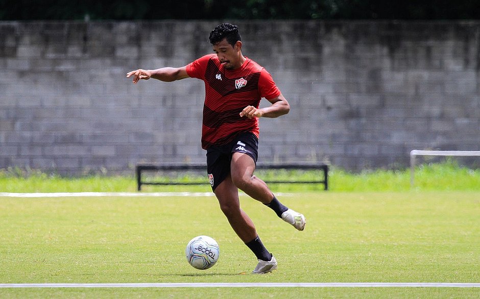 Vitória recebe o Operário-PR com missão de se distanciar do Z4