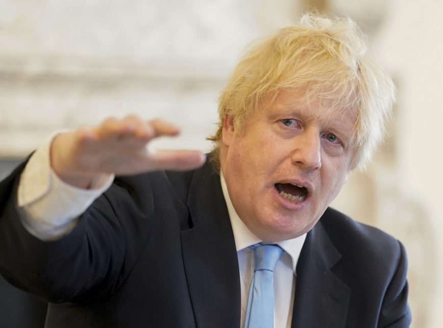 Novo lockdown na Inglaterra fecha escolas e limita circulação nas ruas 