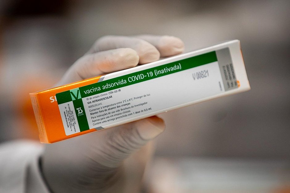 Salvador planeja comprar 103 mil doses da Coronavac para imunizar profissionais de saúde