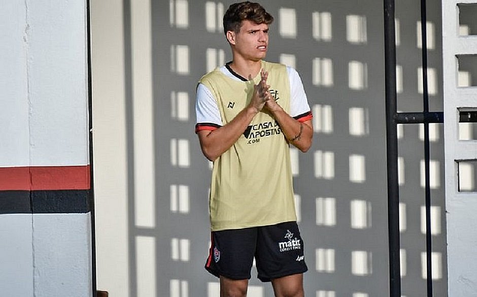 Com edema na coxa, Vico desfalca o Vitória contra o América-MG