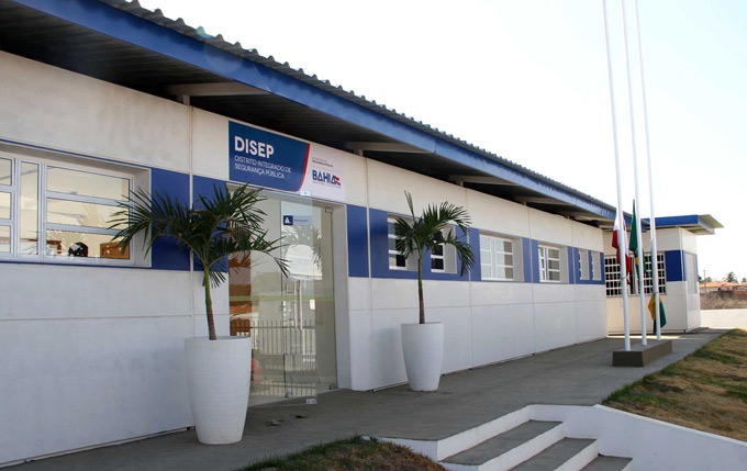 Homem comete suicídio dentro de cela em delegacia de Praia do Forte 