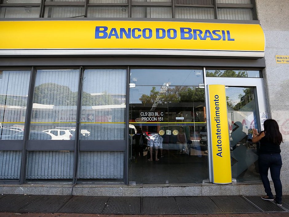 BB anuncia fechamento de 112 agências e programa de demissão para 5 mil