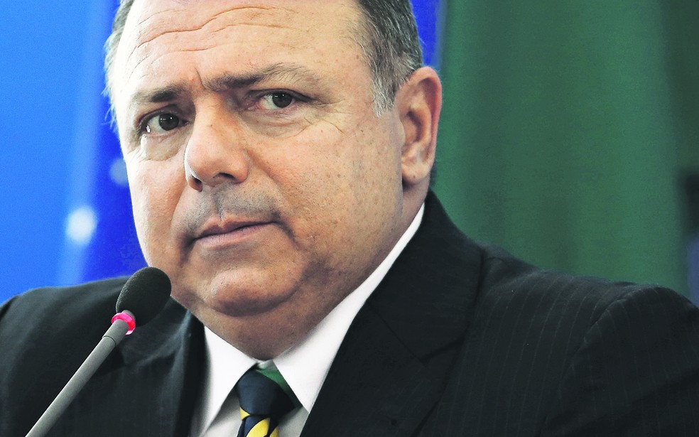 População deve manter afastamento social, defende Pazuello