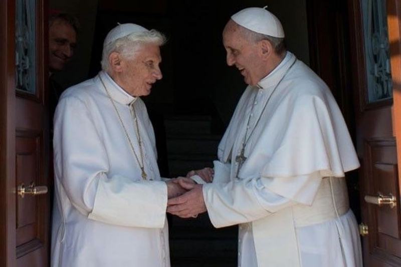 Papas Francisco e emérito Bento recebem vacina contra Covid-19