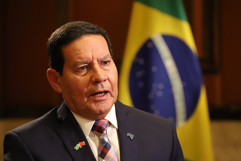 Mourão diz que governo federal faz 'além do que pode por Manaus'