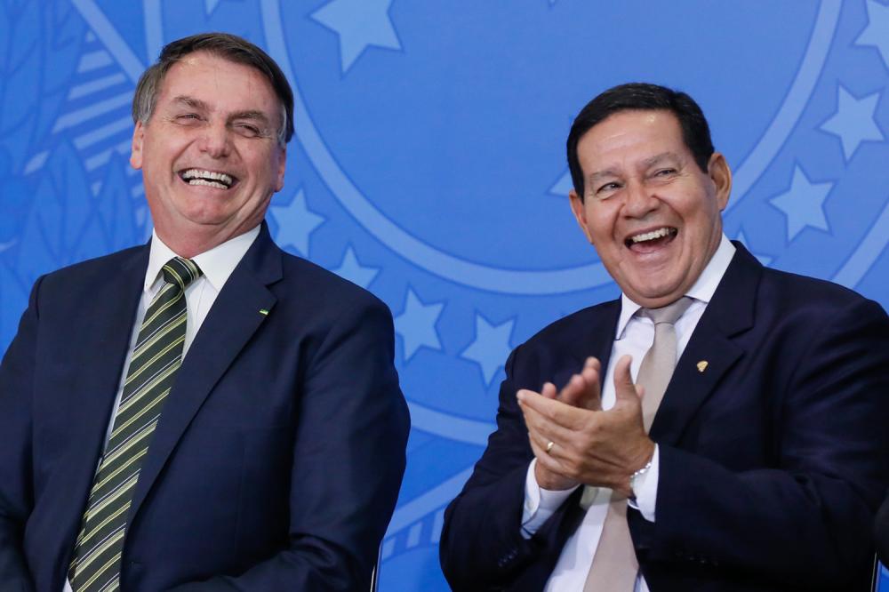 “Aqui qualquer coisa é impeachment. Deixa o cara governar, pô”, diz Mourão