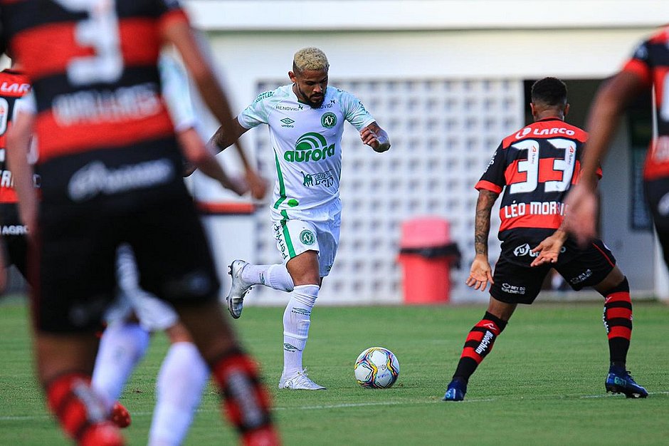 Vitória só empata com a Chapecoense e perde chance de sair do zona 