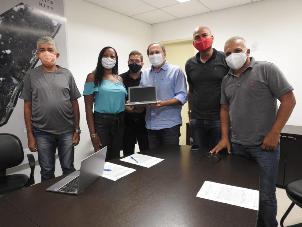 Prefeitura realiza a entrega de 560 chromebooks para docentes da rede municipal