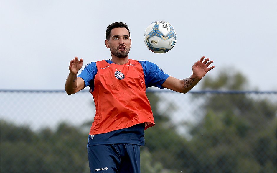 Sem vencer há oito jogos, Bahia pega Athletico e tenta sair do Z4
