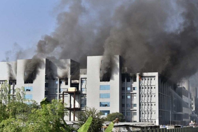 Incêndio atinge fabricante da vacina de Oxford na Índia