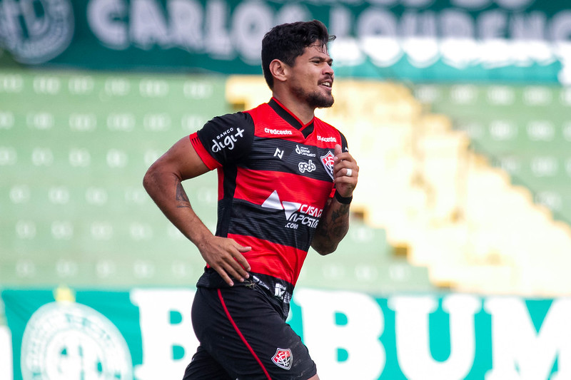 Time do Japão anuncia contratação do atacante Léo Ceará, do Vitória