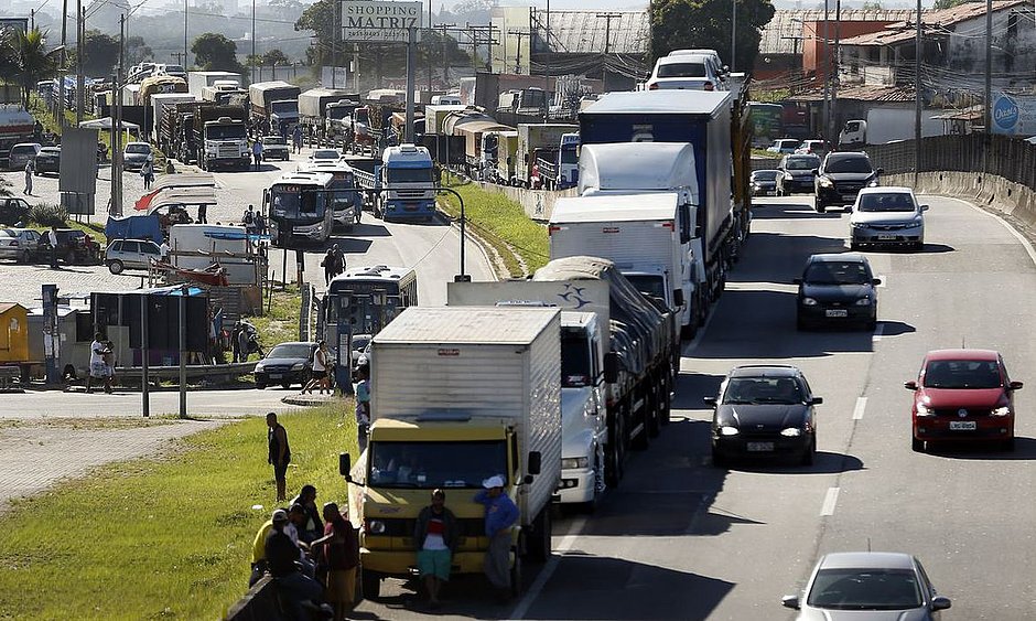 Caminhoneiros de todo o país articulam nova greve; veja as reivindicações 