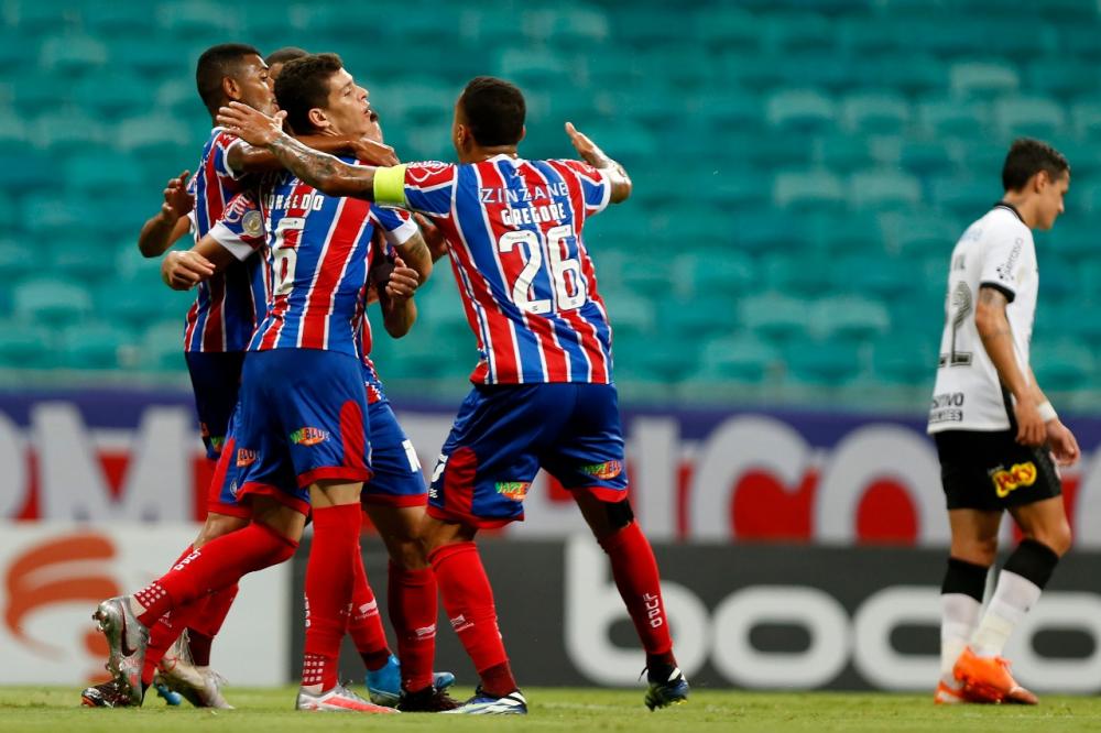 Bahia vence o Corinthians na Fonte Nova e deixa a zona de rebaixamento; confira os gols 