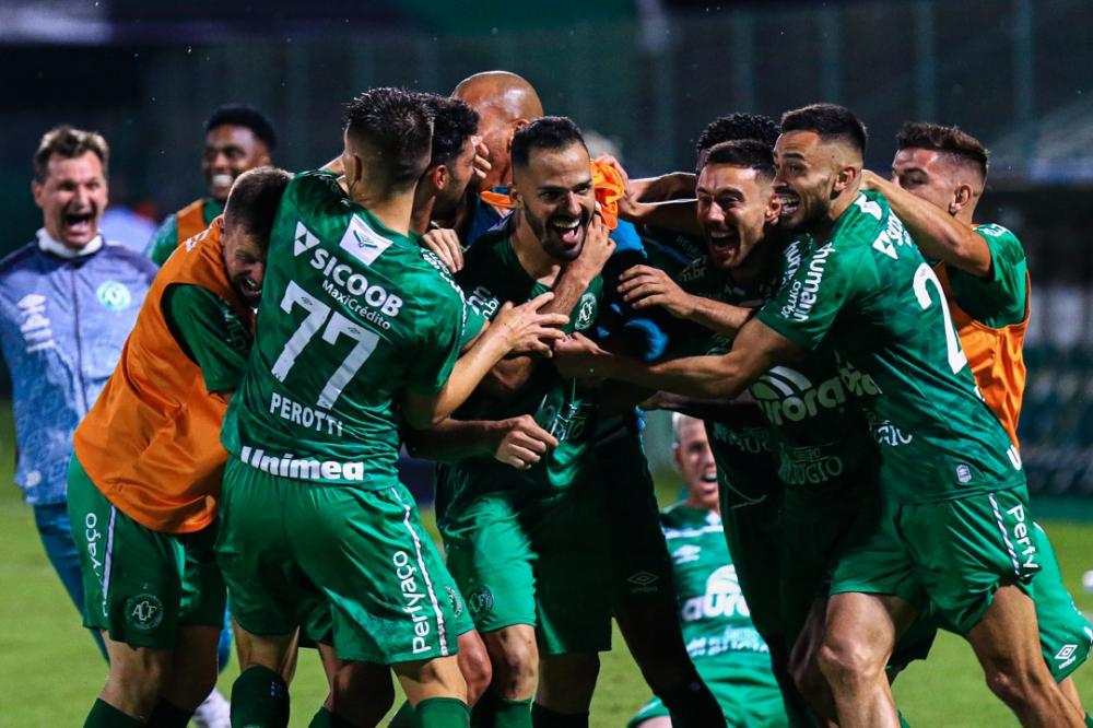 Chapecoense marca aos 51 minutos do segundo tempo e conquista Série B 