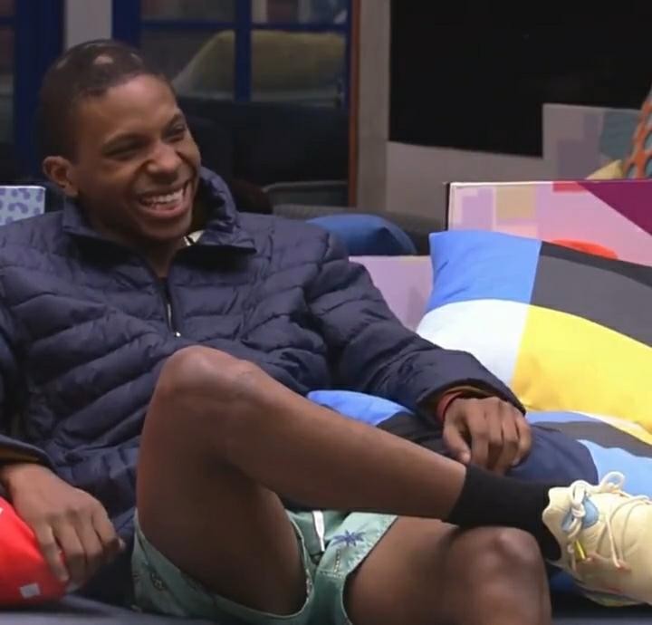 'Bom ver um sorriso', admite Boninho após conselhos de Tiago para Lucas no BBB