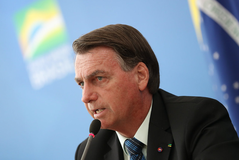 Bolsonaro admite negociar volta de auxílio emergencial