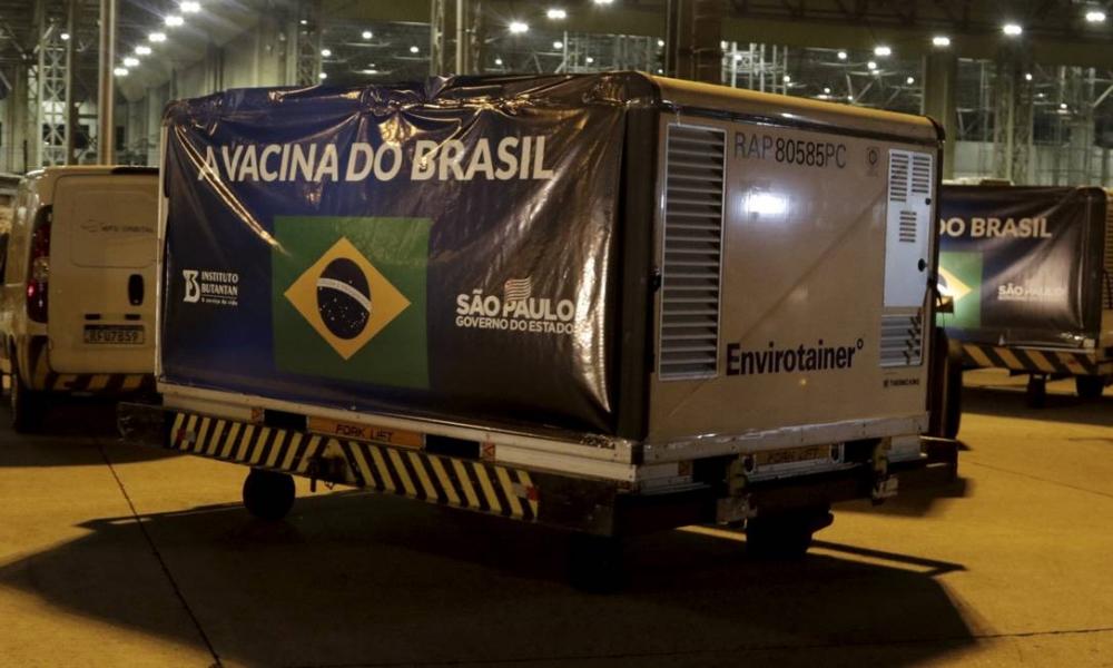 Insumos para produção de 8,7 doses da Coronavac chegam em SP