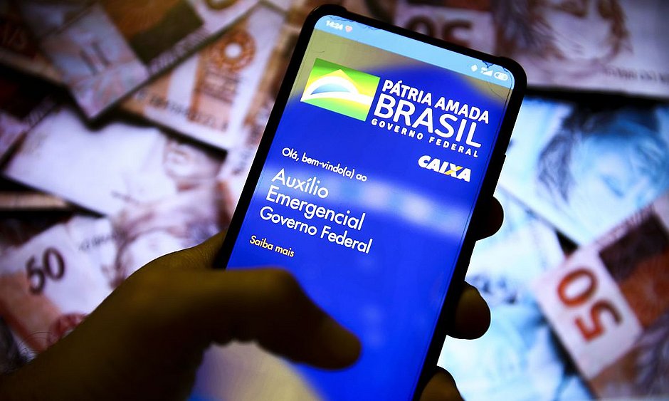 Governo quer anunciar volta do auxílio emergencial após o carnaval, diz jornal