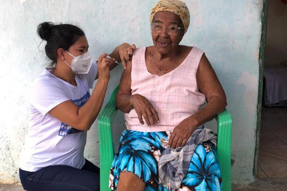 Prefeitura de Dias d'Ávila inicia vacinação em idosos a partir de 85 anos