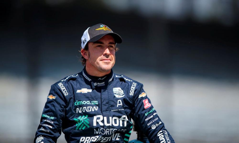 Alonso passa por cirurgia após sofrer fratura no maxilar em acidente