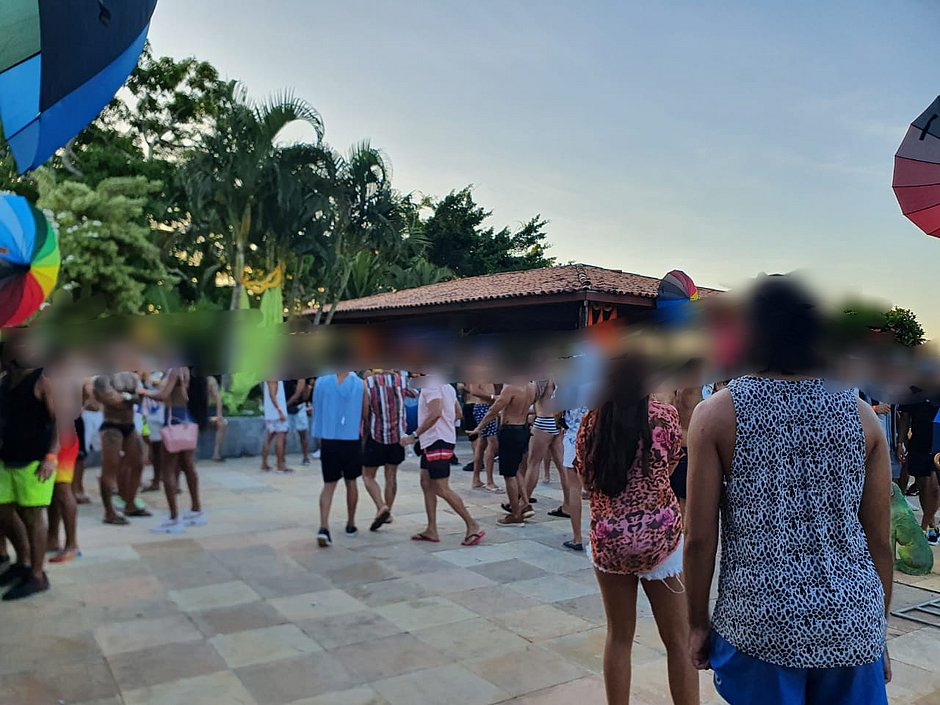 Polícia encerra festa com 100 pessoas em Lauro de Freitas