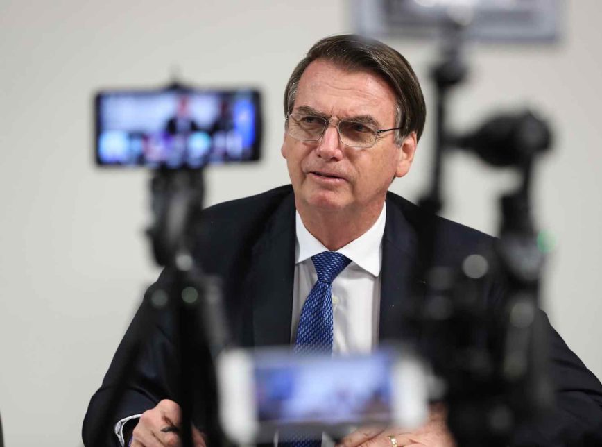 Bolsonaro critica Facebook e defende “taxar mais ainda” redes sociais 