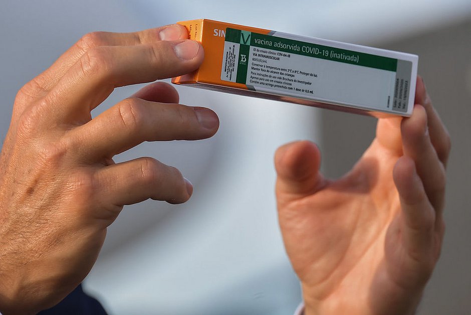 Ministério da Saúde assina contrato para comprar mais 54 milhões de doses da Coronavac