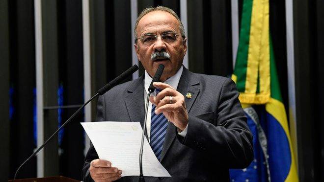 Parlamentar flagrado com R$ 33 mil na cueca retorna ao Senado nesta quinta