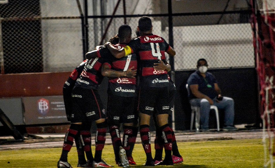 Cria da Toca, Ruan Nascimento comemora primeiro gol profissional