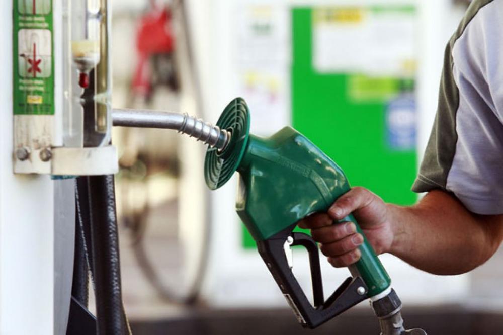 Gasolina terá alta de 10,2% e diesel vai subir 15,2% nas refinarias na sexta