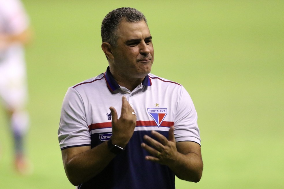 Botafogo anuncia acerto com o técnico Marcelo Chamusca