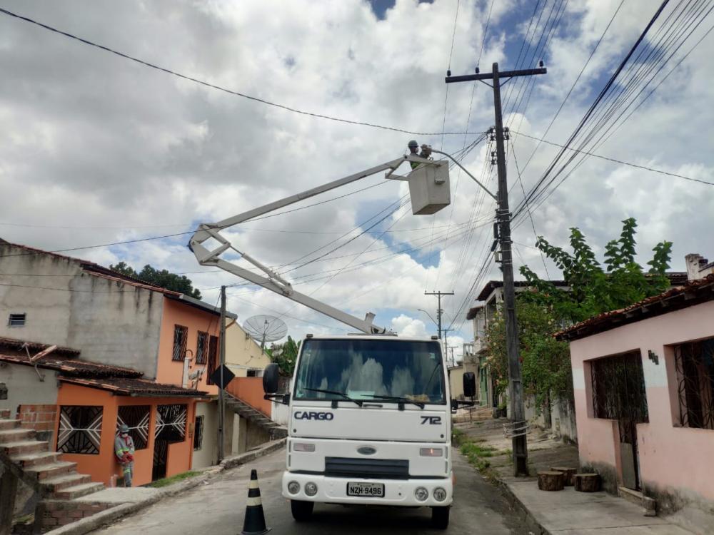 Prefeitura inicia instalação de mais de 800 lâmpadas de LED por toda cidade