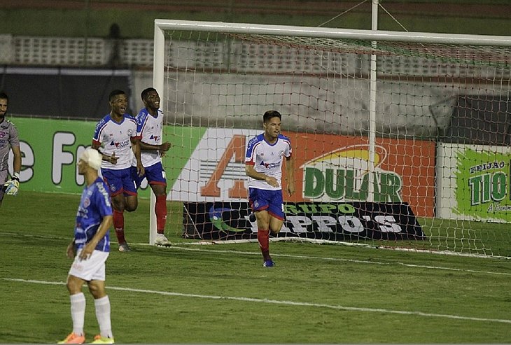 Bahia bate o Doce Mel e vence a primeira no Baianão