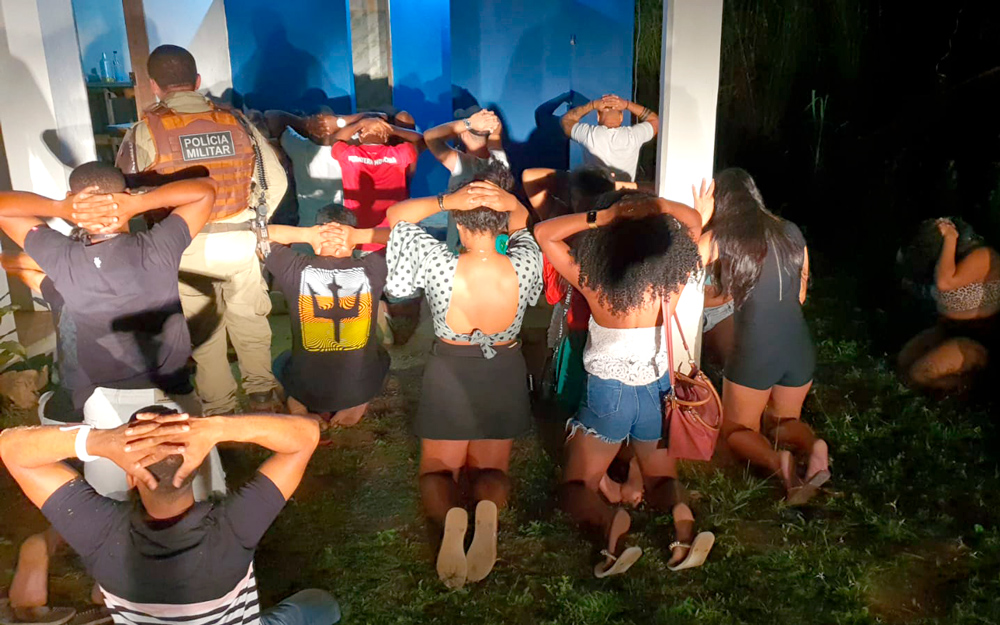 PM encerra festa clandestina com 20 pessoas no litoral de Mata de São João 