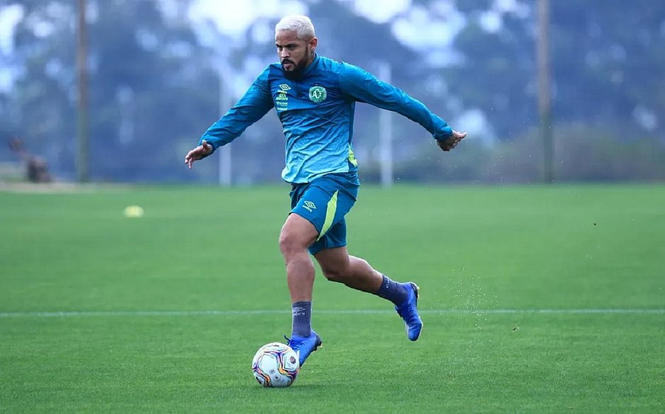 Vitória encaminha a contratação de Roberto, campeão da Série B