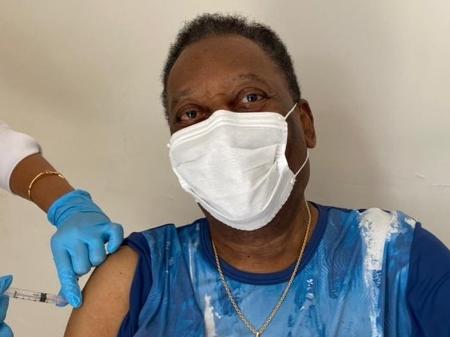 Pelé celebra vacinação contra covid-19: 'inesquecível'