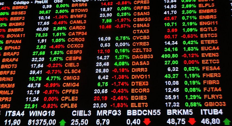 Ibovespa amplia queda após decisão que torna Lula novamente elegível