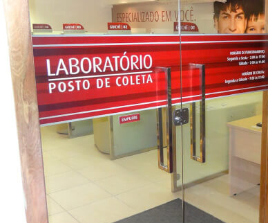 Laboratório divulga vagas para técnico de enfermagem e recepcionista em Praia do Forte