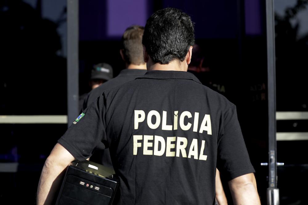 Polícia Federal cumpre mandados em operação contra fraudes no INSS