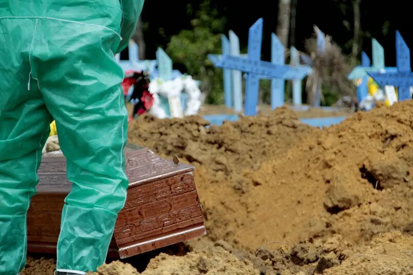  Média móvel de mortes por Covid-19 chega a 1.855 no Brasil