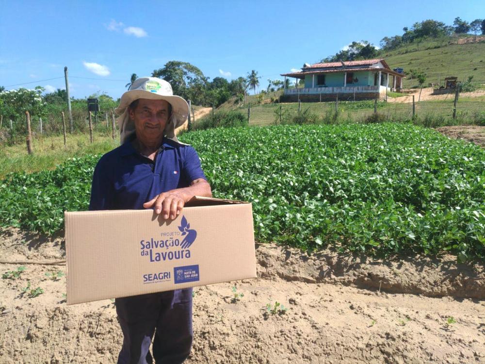 Cerca de 700 agricultores de Mata de São João recebem o Kit Salvação da Lavoura