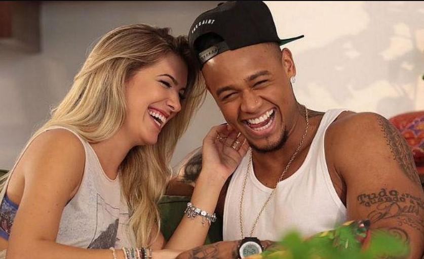 Léo Santana e Lore Improta anunciam gravidez