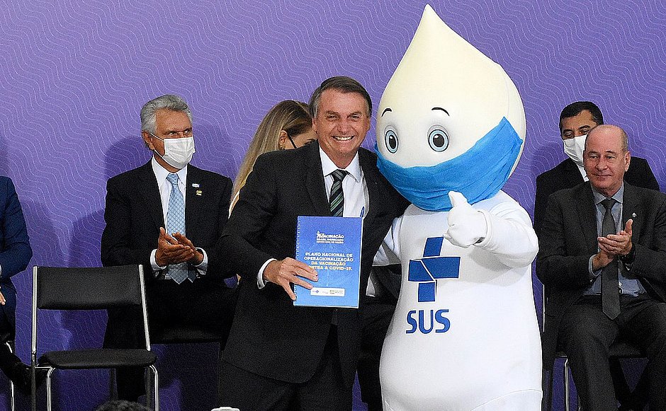 Bolsonaro decide se vacinar contra a covid-19 e entrará na fila de espera