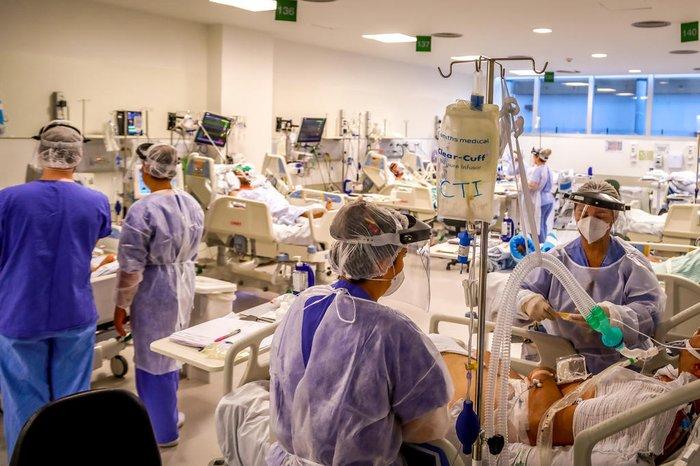 Brasil bate recorde com 2.841 mortes por Covid; total passa de 280 mil vítimas