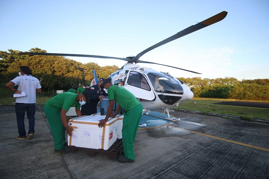 Novo lote com 300 mil doses de vacina chega a Salvador e é distribuído pelo interior